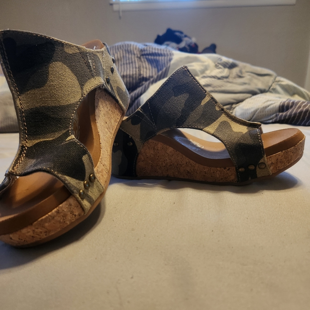Camo wedges